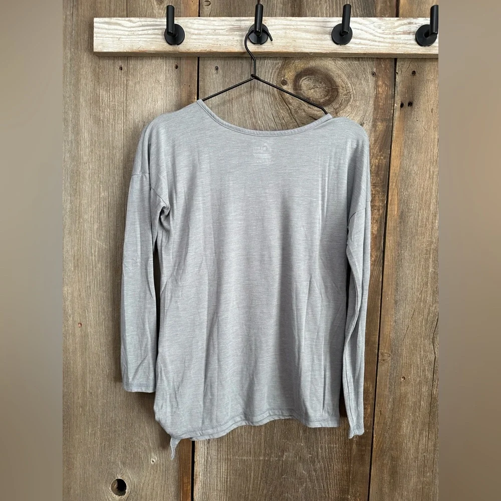 Old Navy Active Go Dry Long Sleeve Studio Graphic T-shirt in Gray Size XL 14